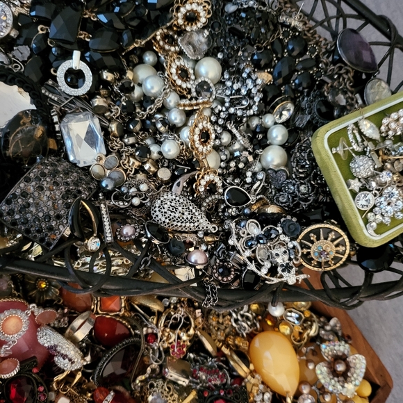 Huge harvest rhinestone jewelry lot - Picture 3 of 12